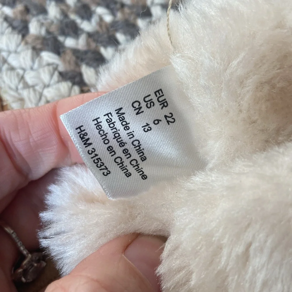 Toddler moccasins slippers boots.NWT SIZE 6
